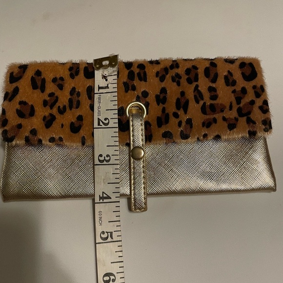 Make up bag bundle of 2- leopard print w/hot pink peace sign, gold cheetah print - Picture 10 of 12